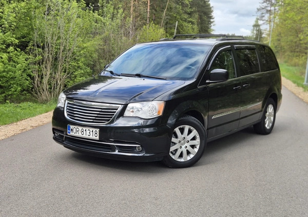 Chrysler Town &amp; Country cena 49900 przebieg: 230000, rok produkcji 2016 z Koniecpol małe 562